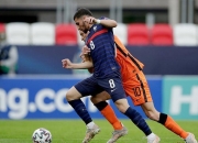 开云体育下载-关于格特菲尔特表现抢眼，里昂中场强势的信息