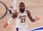 开云体育下载-湖人前锋状态一落千丈，球队整体战力受到影响！的简单介绍