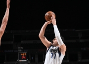 开云体育直播-包含掘金力克独行侠，莫里斯完成帽子戏法的词条