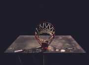 开云体育-F1街道赛之夜，拉梅洛打出统治级数据，当篮球与赛车在都市脉搏中交汇