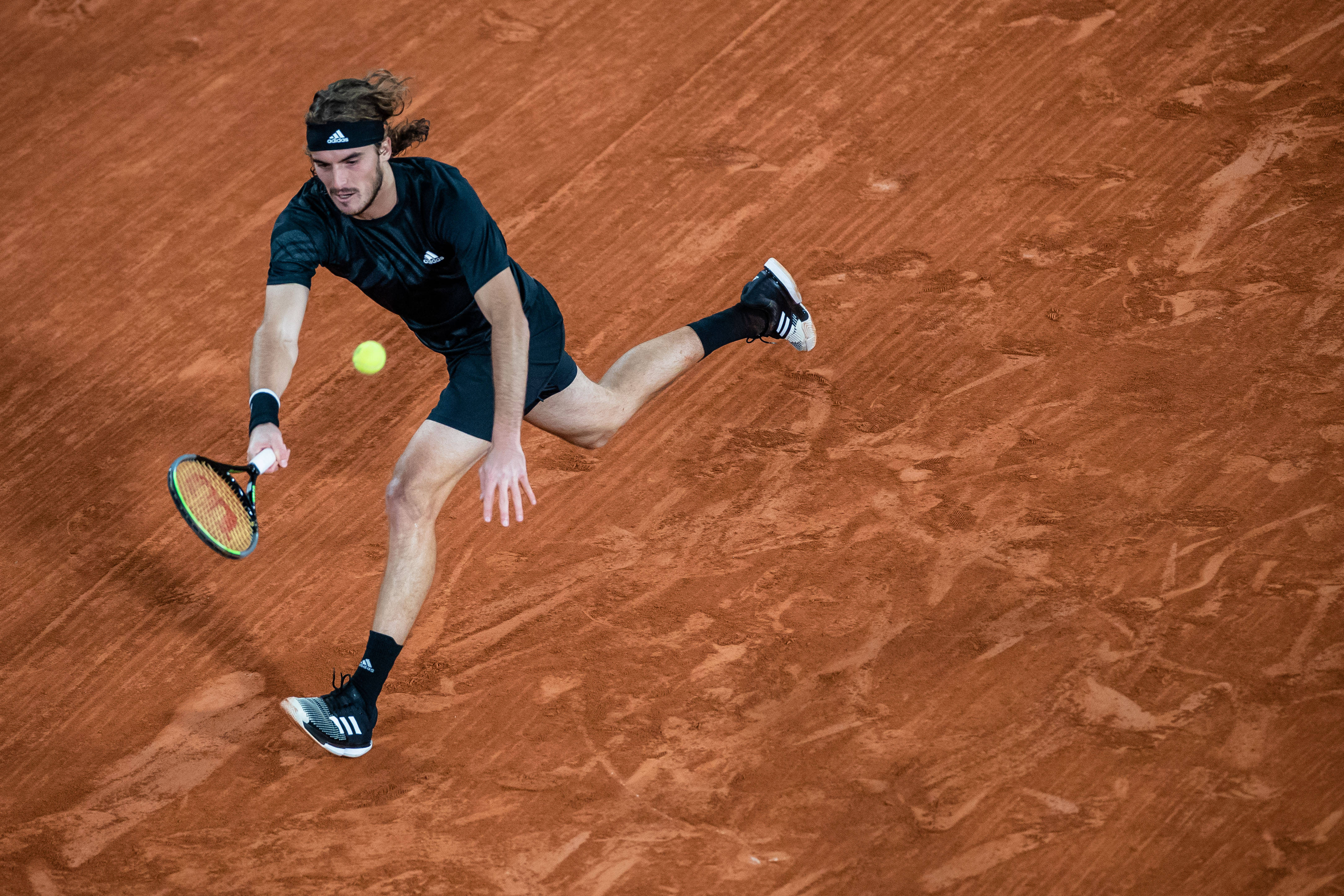 包含法国网球队逆转西班牙网球队，西西帕斯制霸全场的词条