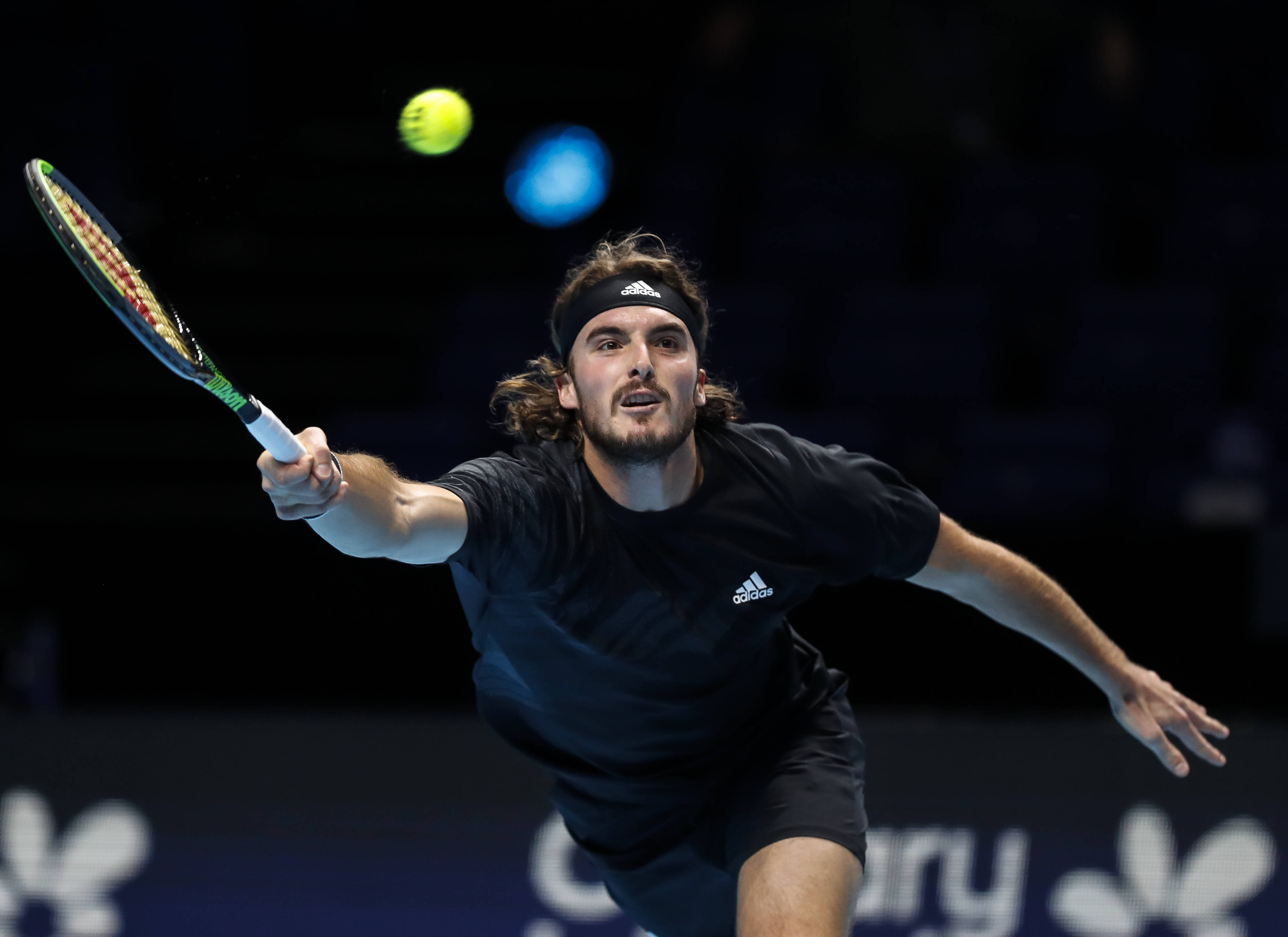 包含法国网球队逆转西班牙网球队，西西帕斯制霸全场的词条