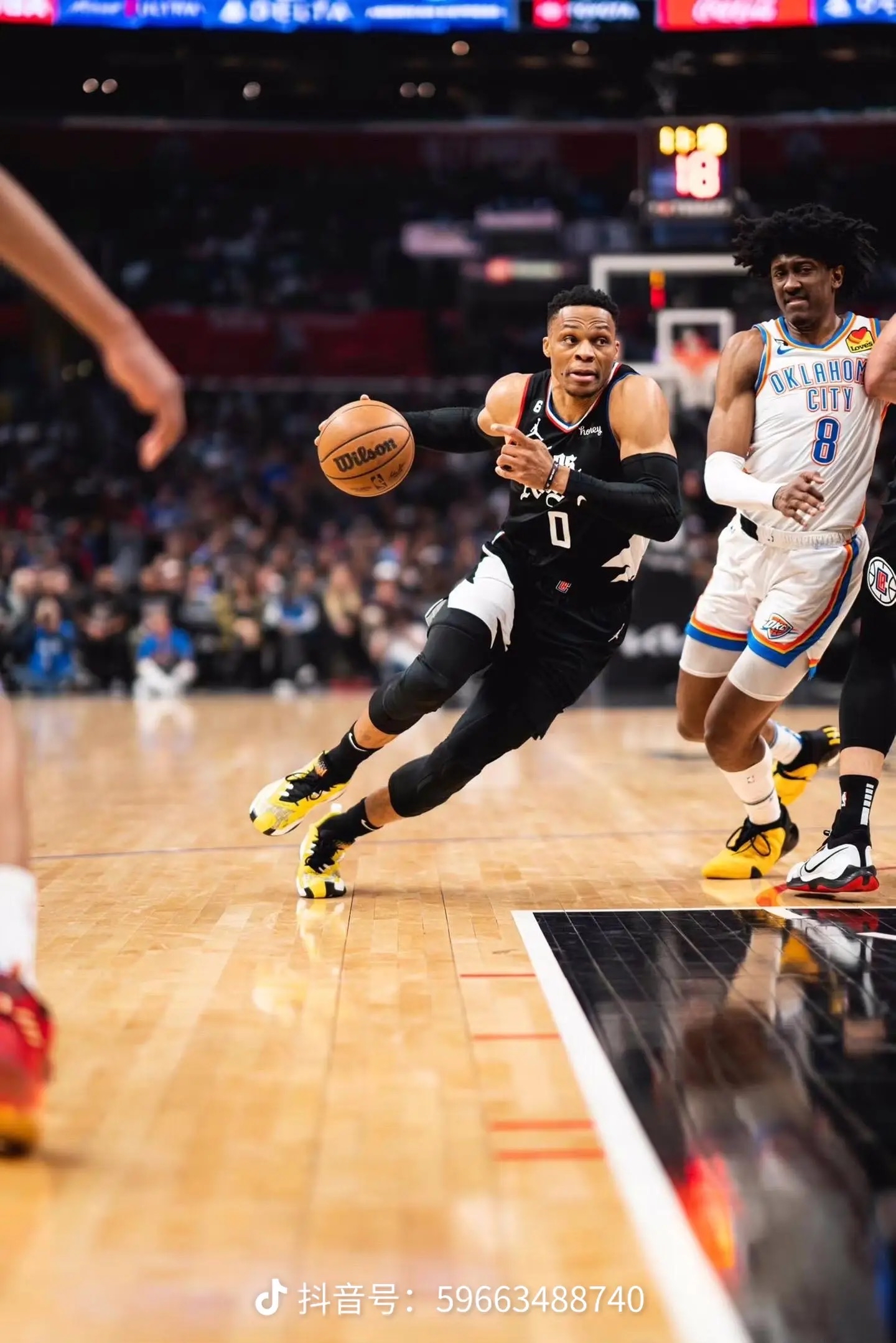 火箭横扫掘金，字母哥制霸全场的简单介绍