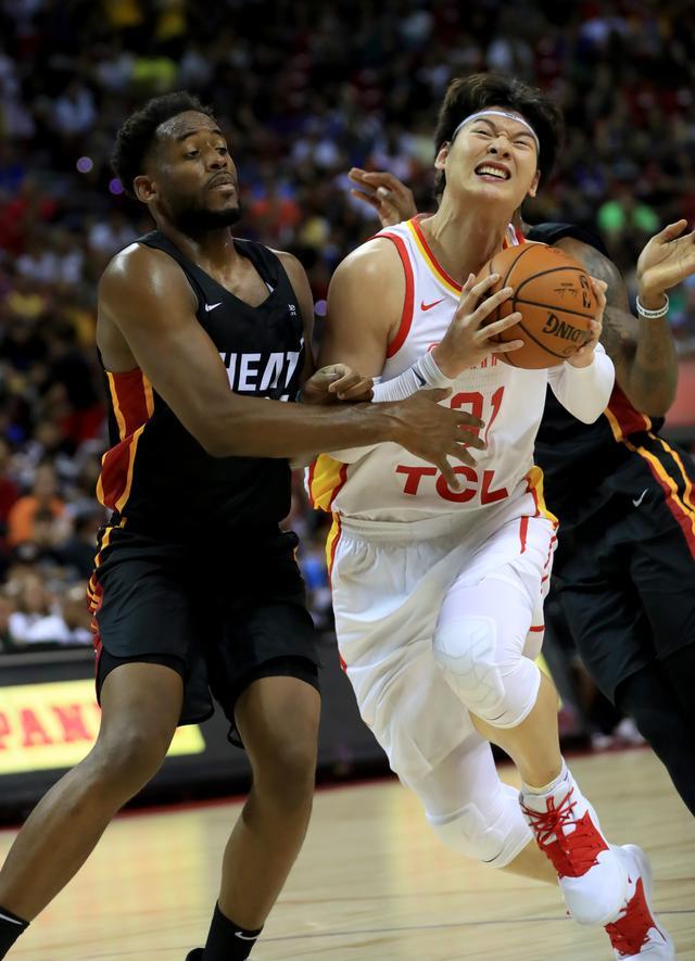 西班牙男篮翻盘热火B队，巴图姆三分雨点燃全场的简单介绍