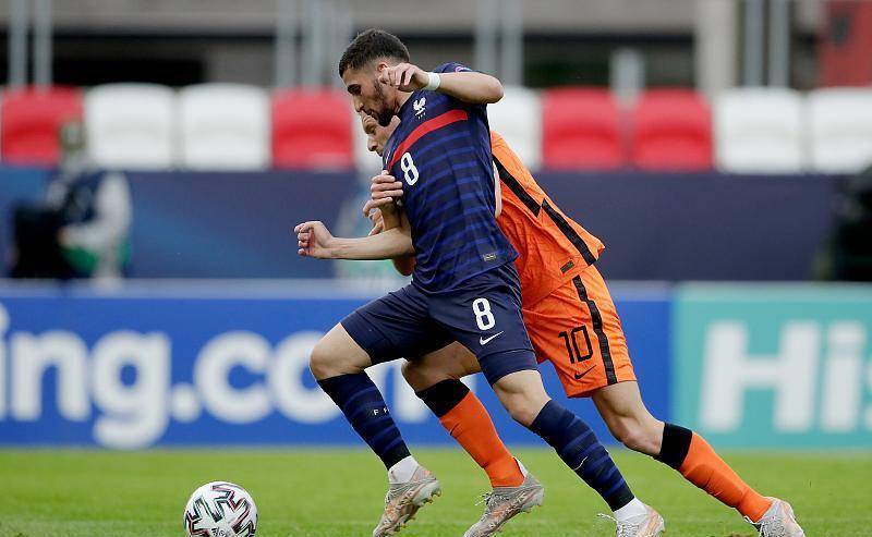 关于格特菲尔特表现抢眼，里昂中场强势的信息