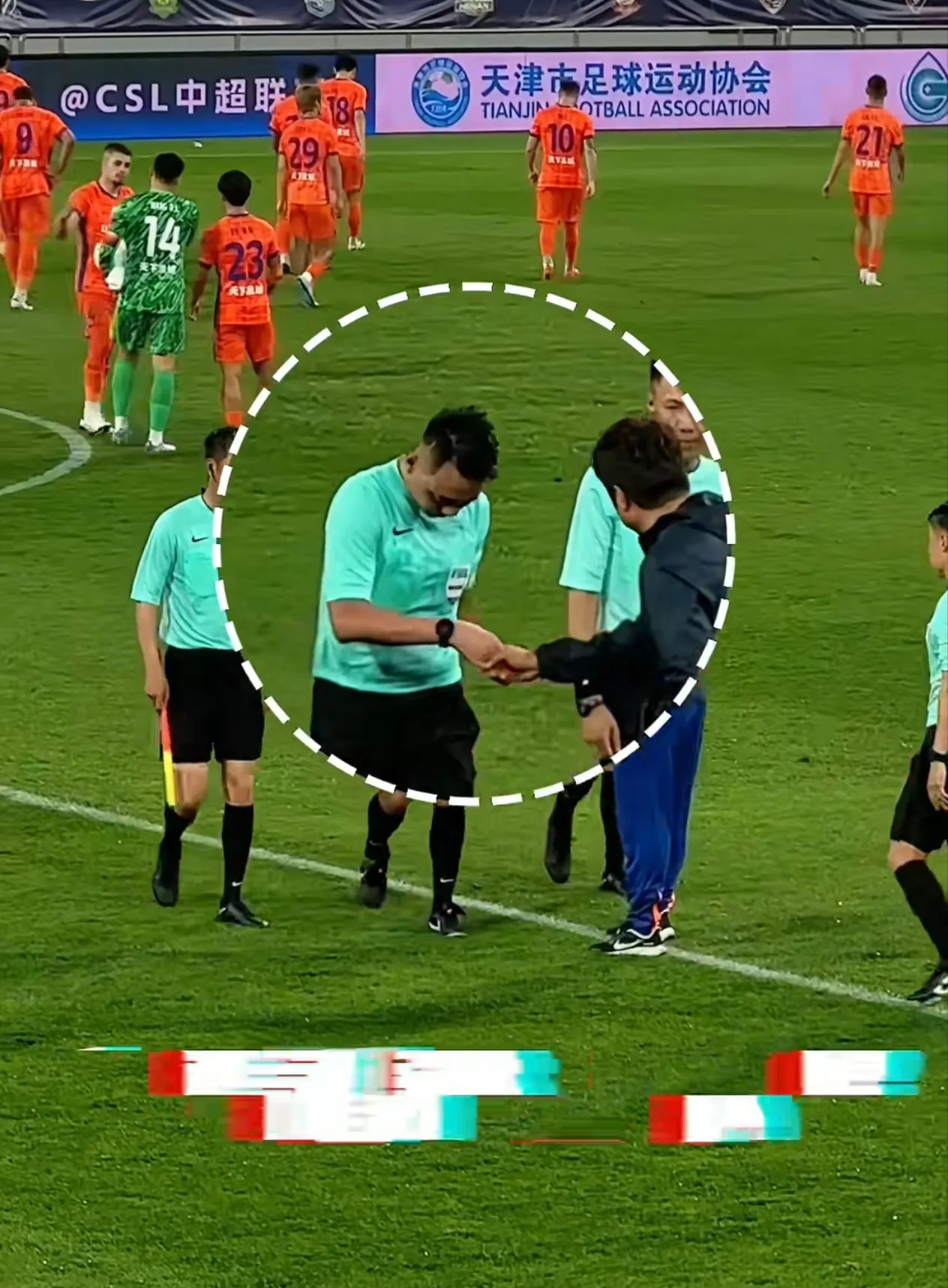 球队拼尽全力，击败强劲对手晋级