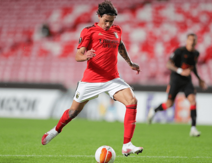 包含罗马绝杀日本，苏亚雷斯刷新纪录的词条