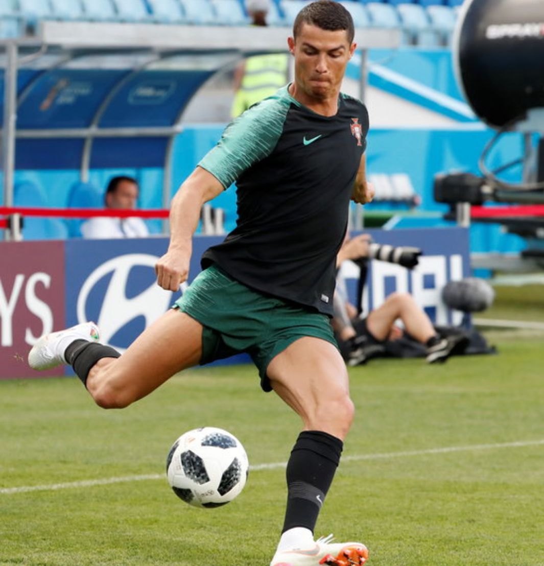 拜仁险胜阿森纳，皮克高光表现