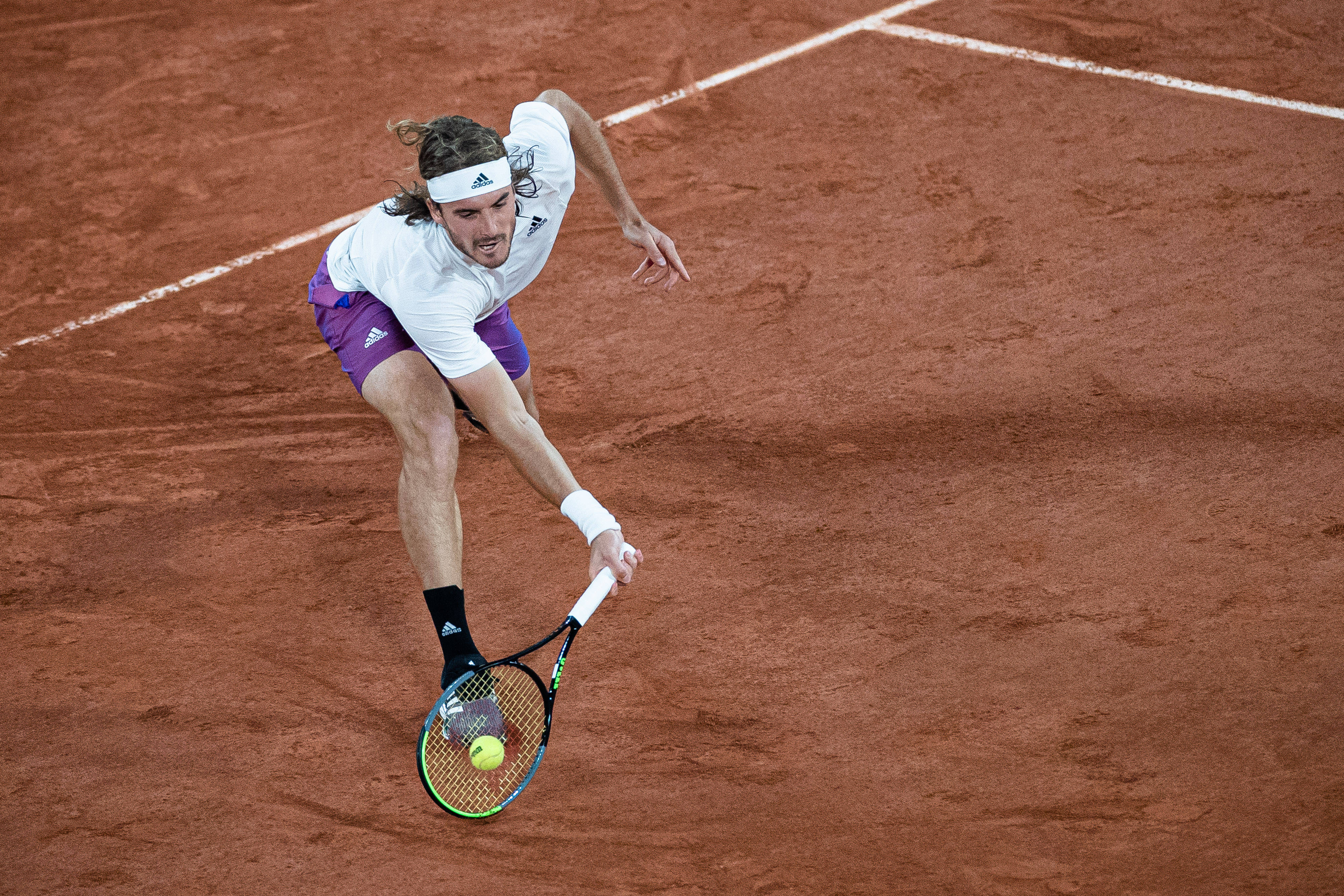 法国网球队横扫世界网球队，西西帕斯完成帽子戏法