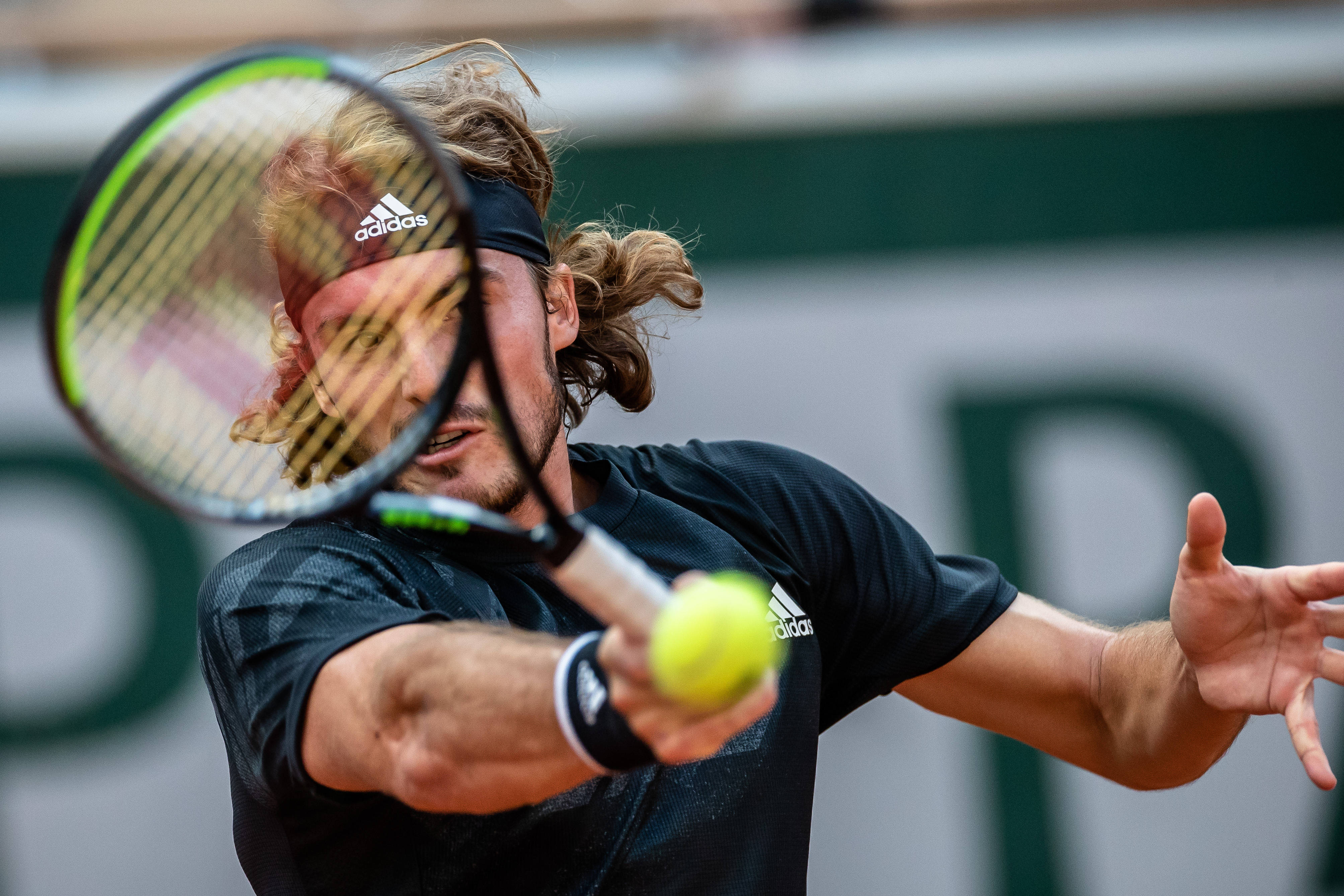 世界网球队完胜美国网球队,西西帕斯爆发神勇的简单介绍 世界网球队完胜美国网球队,西西帕斯爆发神勇的简单介绍