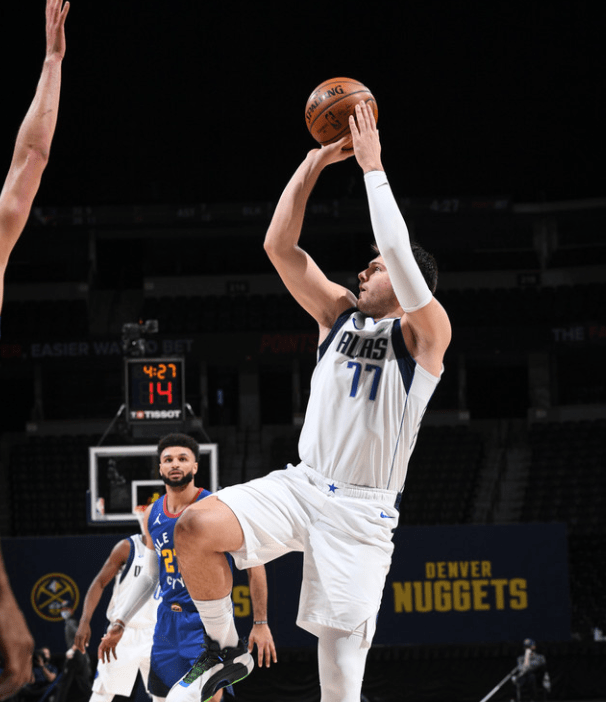 包含掘金力克独行侠,莫里斯完成帽子戏法的词条 包含掘金力克独行侠,莫里斯完成帽子戏法的词条