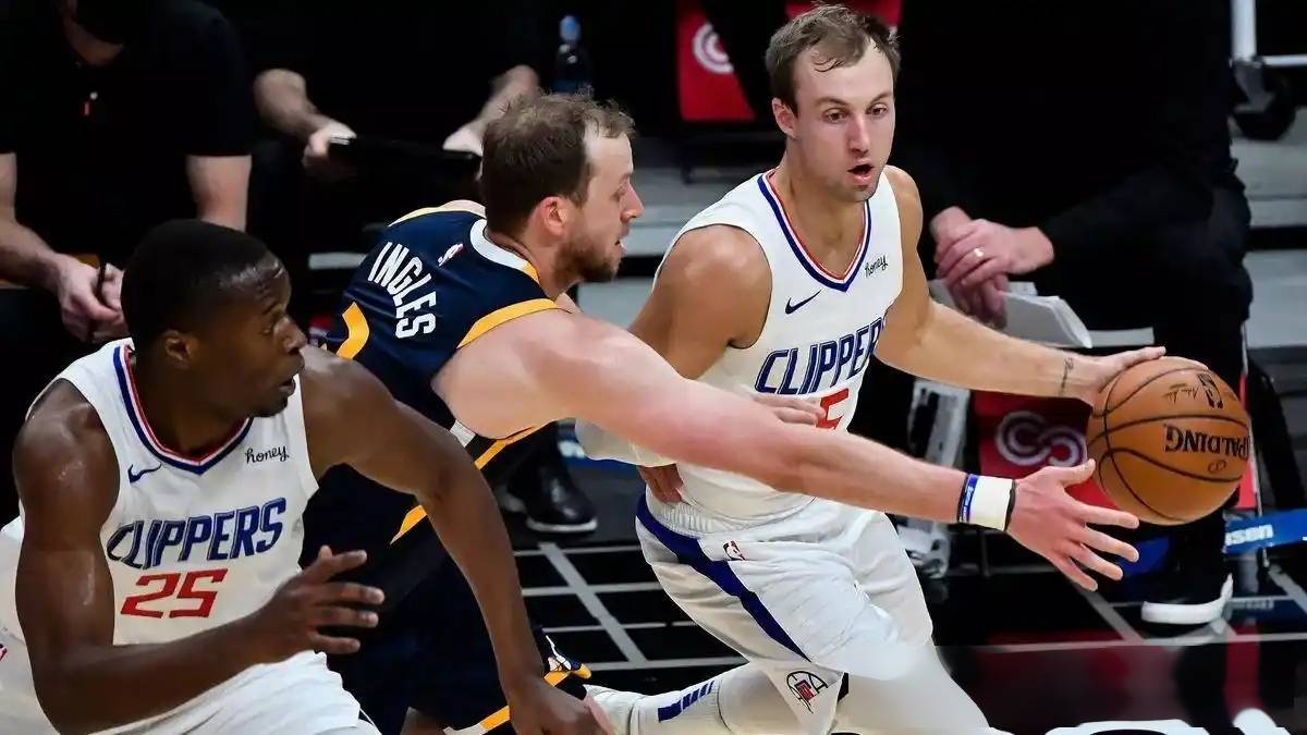 美国男篮横扫澳大利亚男篮，贝弗利爆发神勇