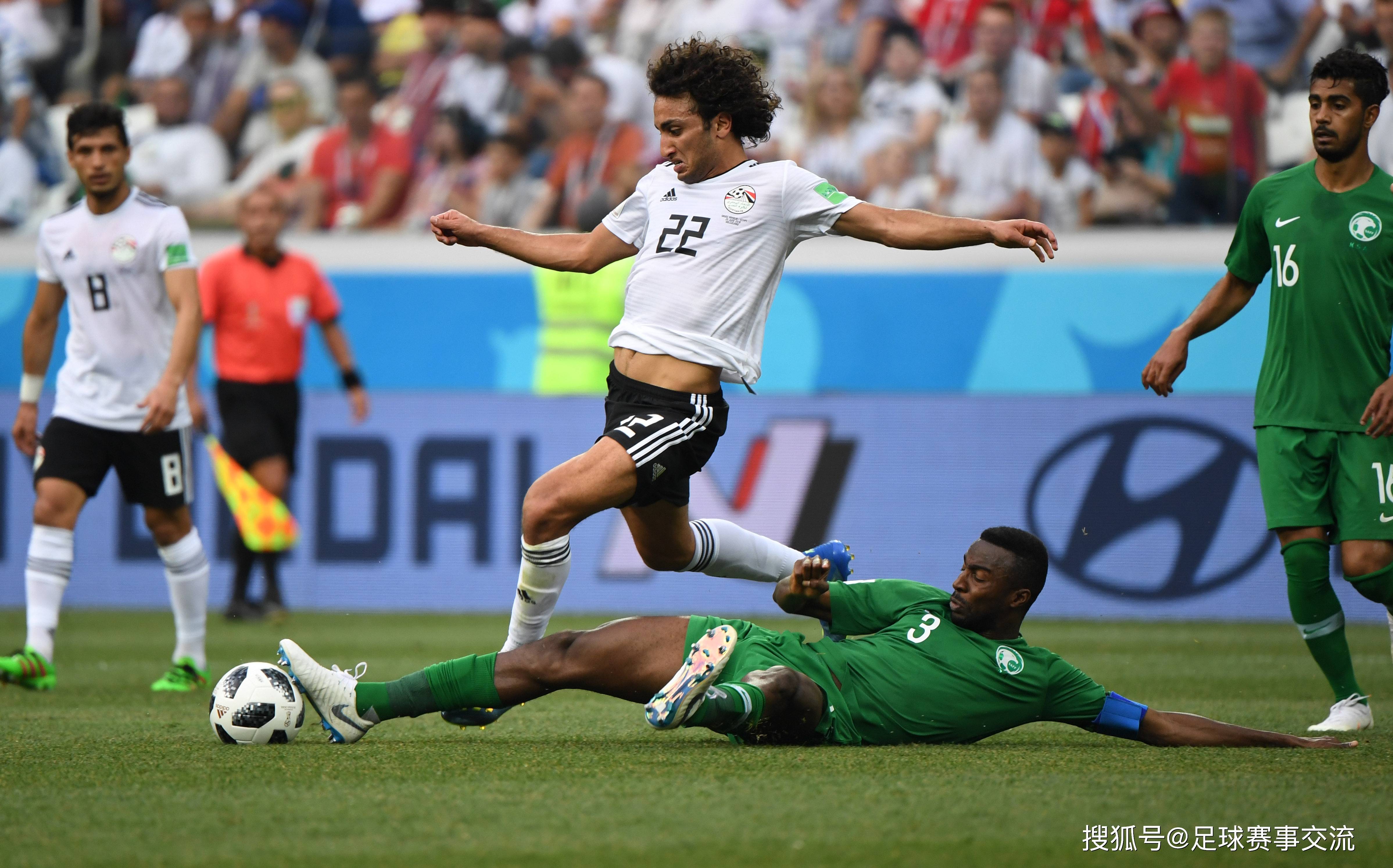 球场上风云变幻莫测，足球对决精彩绝伦