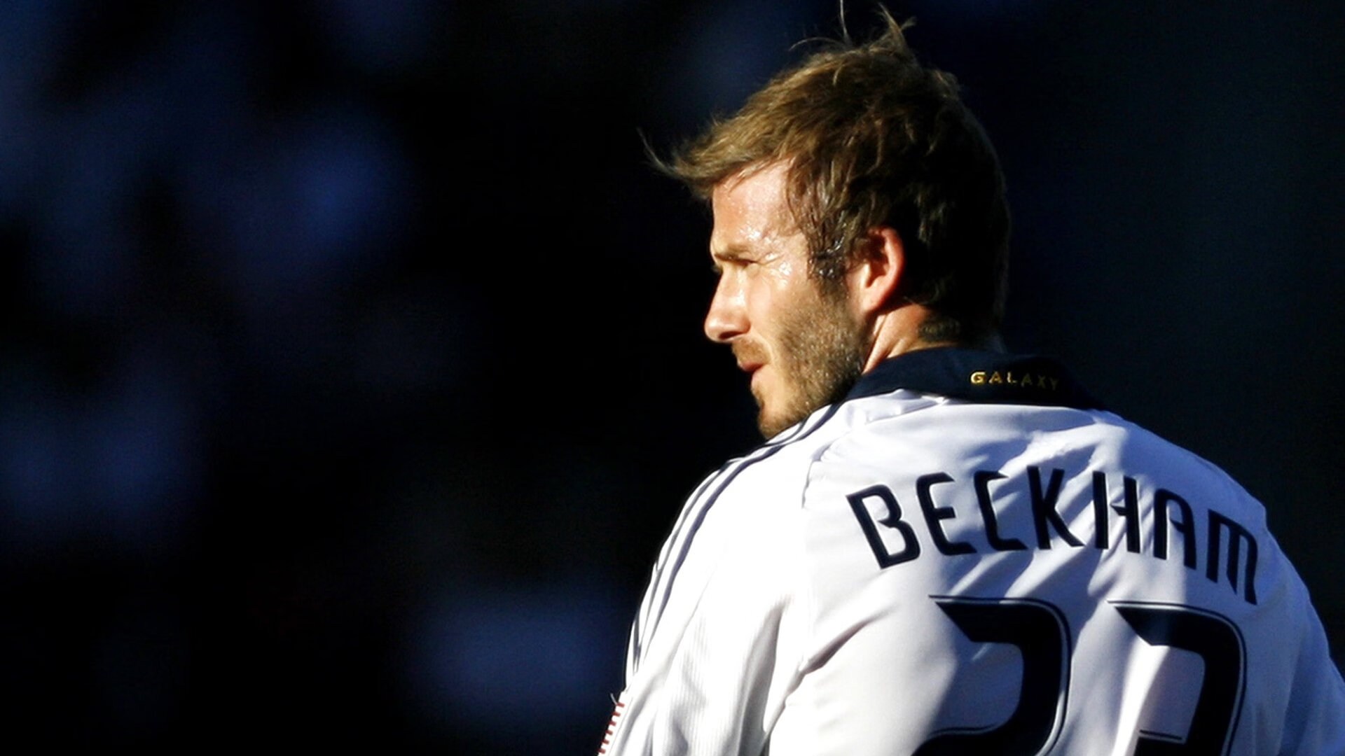 绿茵场上的逆袭，伊朗铁血击溃芬兰，萨拉赫用实力打破质疑